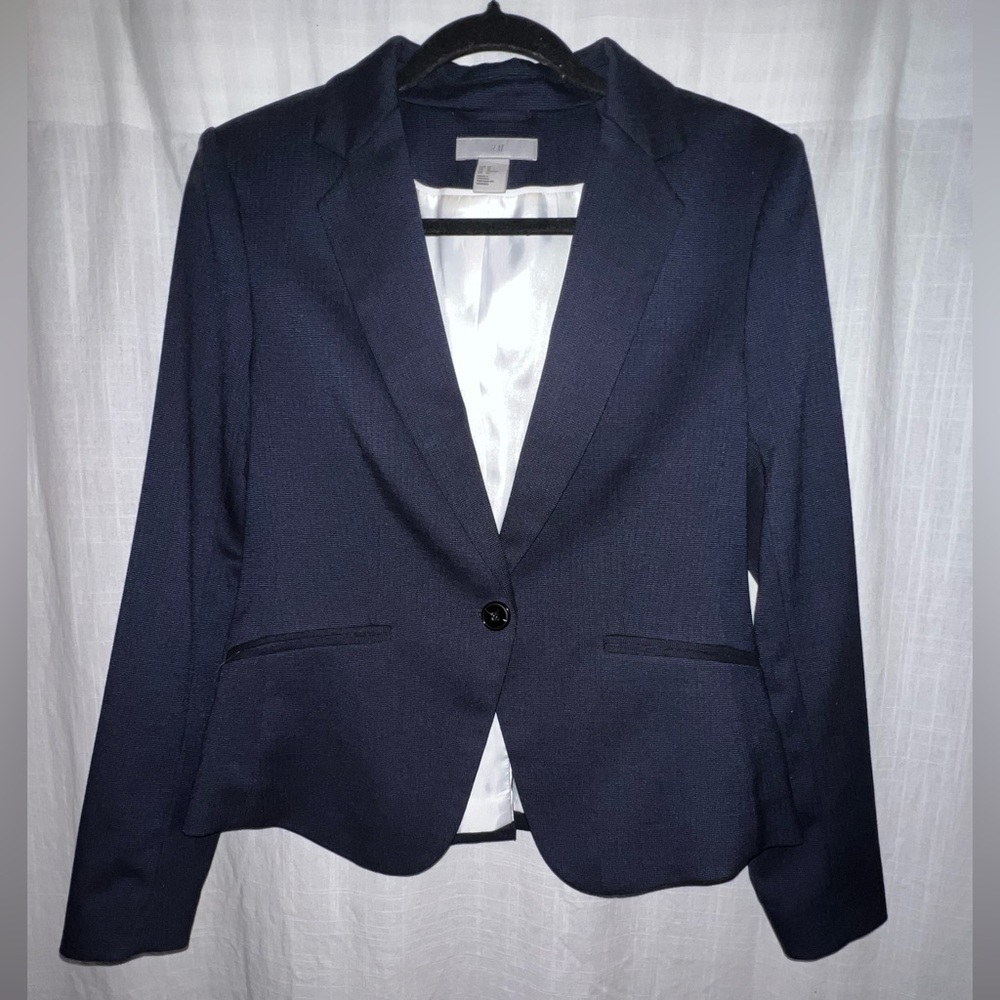 H&M Fitted Blazer in Woven Navy Blue Fabric Notched Lapels One Button in Front